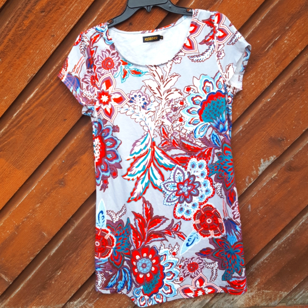 Like New Reborn Floral Lt. Grey w Blue, Red,  Accent Rose  Stretch Tunic Dress